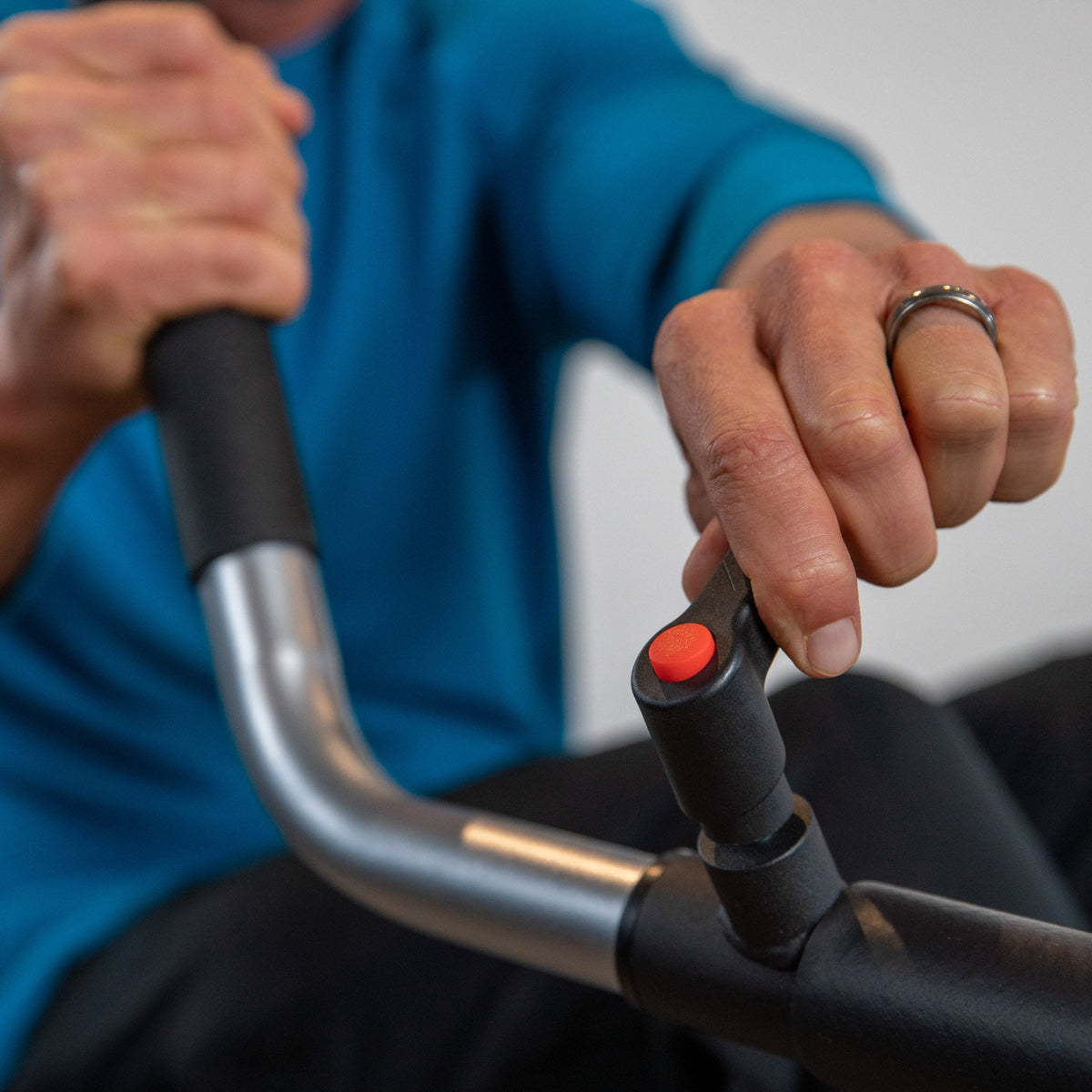 Hand adjusting the LXT-700 handle locking lever.
