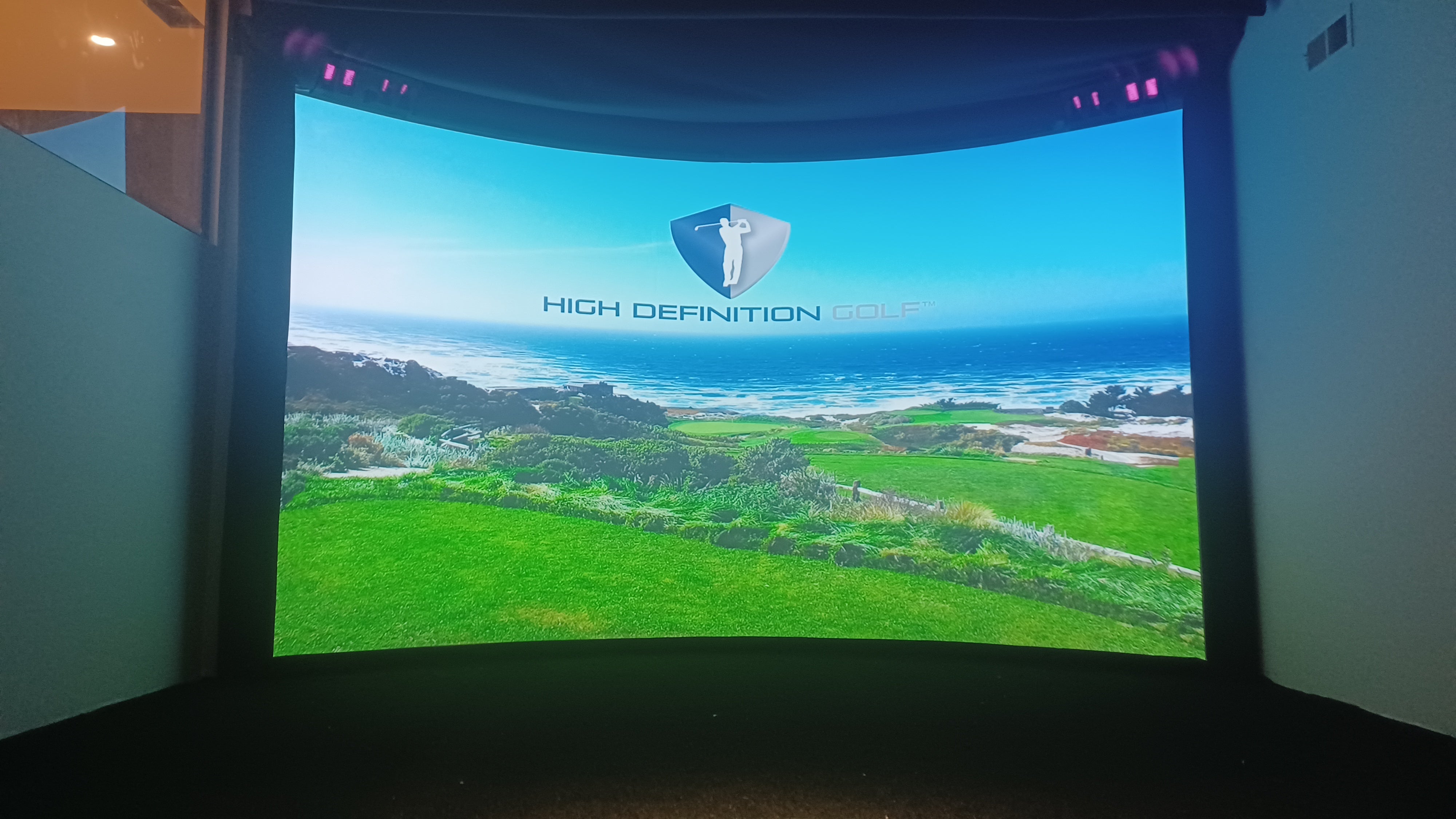 HD Golf Curved Screen Golf Simulator – Commercial & Home
