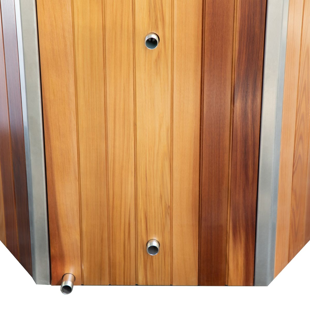 Isvik cedar cold plunge tub side detail